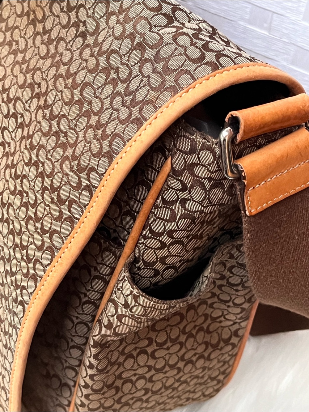 ‘07 Coach Small C Signature Canvas Messenger Bag Natural Vachetta Trim - Picture 3 of 8